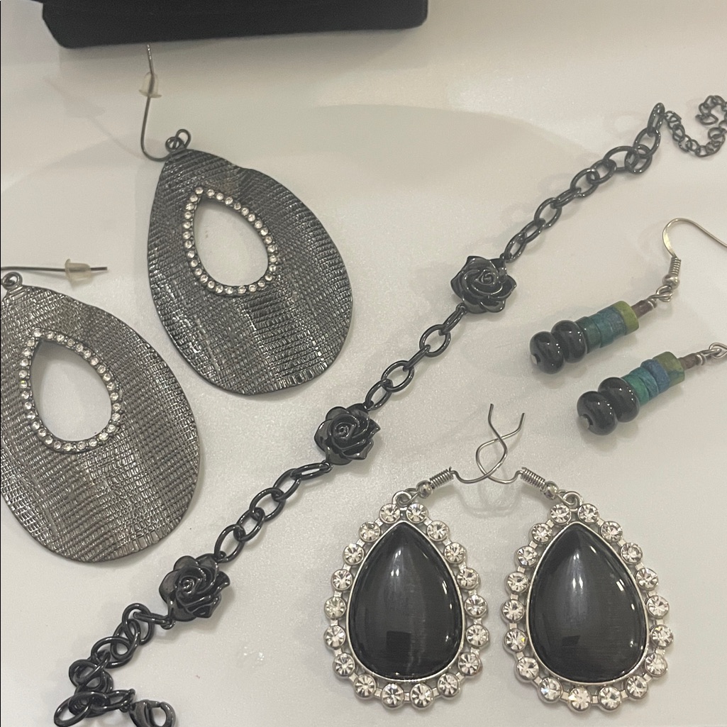 Elegant Black And Silver Jewelry Set691